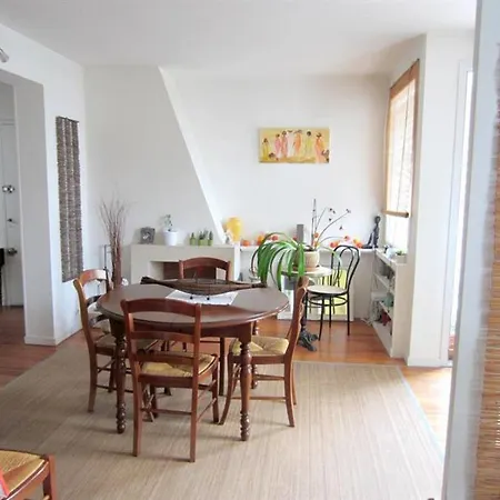 Appartement Centre Ville : Spacieux Et Confortable - A Deux Pas Du Centre Et Du Port Royan