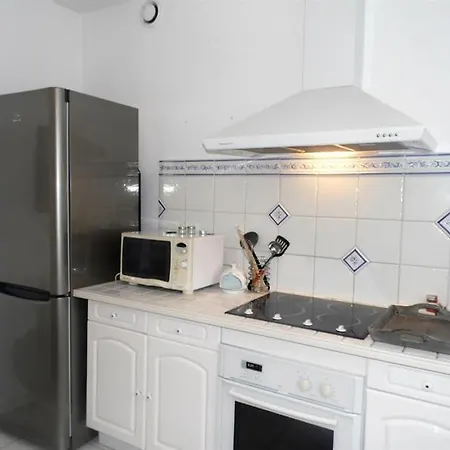 Appartement Centre Ville : Spacieux Et Confortable - A Deux Pas Du Centre Et Du Port